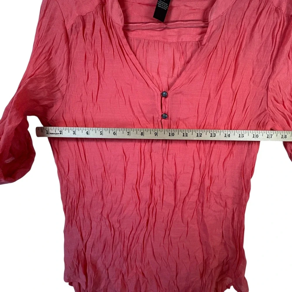 Bit & Bridle‎ Crinkle Tunic Blouse Coral Pink Rayon Blend L Roll Tab Boho - Picture 5 of 6